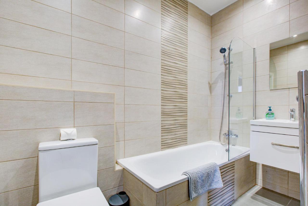 Spacious And Modern 1 Bed 1 Bath Apartment In The Heart Of 이스트본 외부 사진